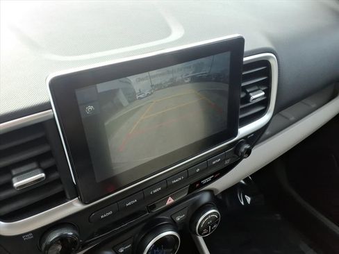 Used 2025 Hyundai Venue SEL FWD image 10