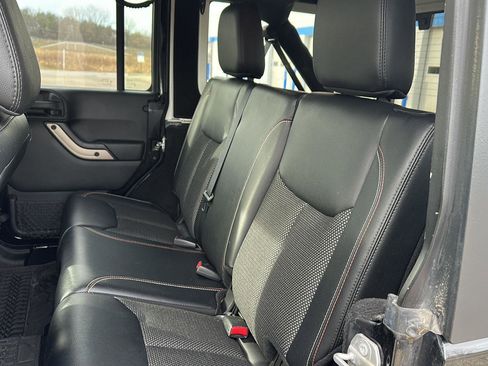 Used 2016 Jeep Wrangler Unlimited Sahara image 11