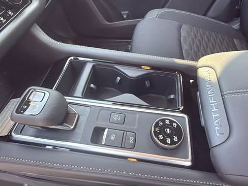 New 2025 Nissan Pathfinder SV image 13