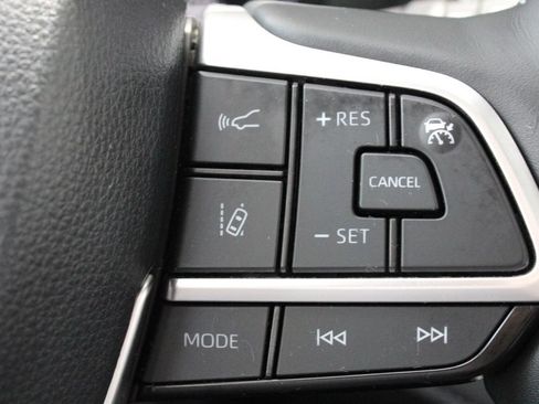 Certified 2026 Toyota Highlander Platinum AWD/4WD image 33