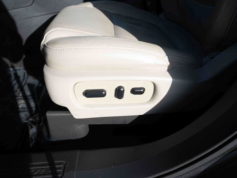 Used 2015 Ford Explorer XLT w/ Equipment Group 202A image 12