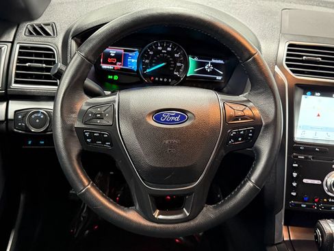 Used 2018 Ford Explorer Limited AWD/4WD image 16