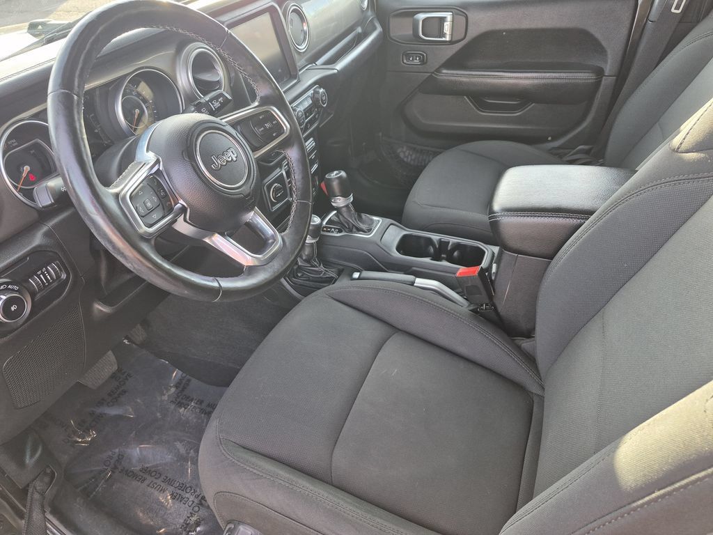 Used 2018 Jeep Wrangler Unlimited Sahara AWD/4WD image 11