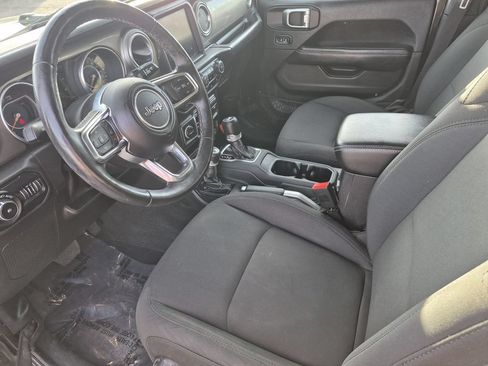 Used 2018 Jeep Wrangler Unlimited Sahara AWD/4WD image 11