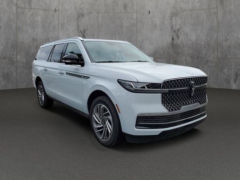 New 2025 Lincoln Navigator L Reserve AWD/4WD image 33