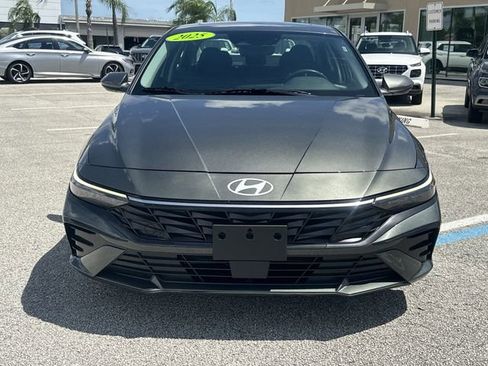 Certified 2025 Hyundai Elantra SEL FWD image 3