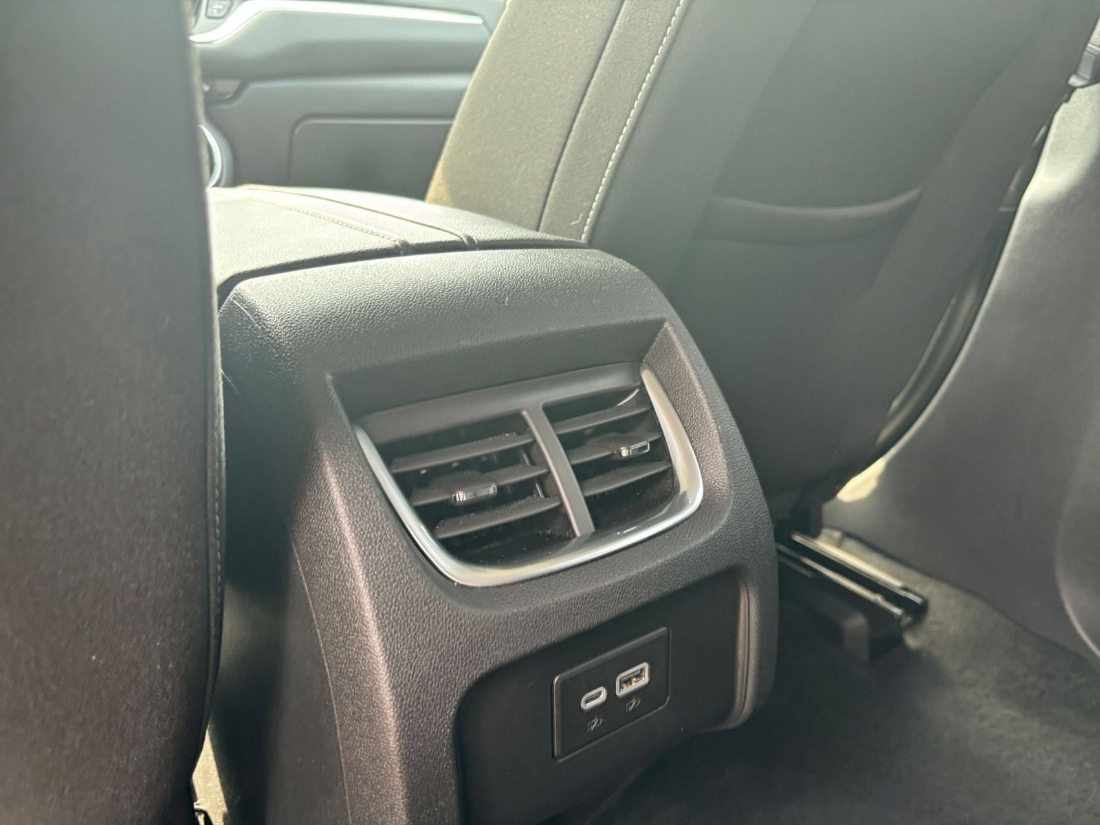 Used 2025 Chevrolet Blazer LT FWD image 22
