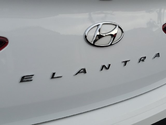 Used 2020 Hyundai Elantra SEL FWD image 25