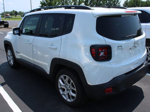 Used 2018 Jeep Renegade Latitude FWD image 7