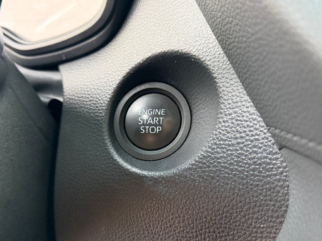 Used 2025 Toyota Corolla Cross LE FWD image 18
