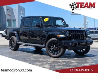 Used 2023 Jeep Gladiator Overland AWD/4WD video 1