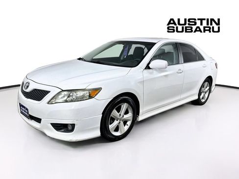 Used 2010 Toyota Camry SE FWD image 3