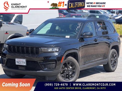 Used 2025 Jeep Grand Cherokee Altitude AWD/4WD image 1