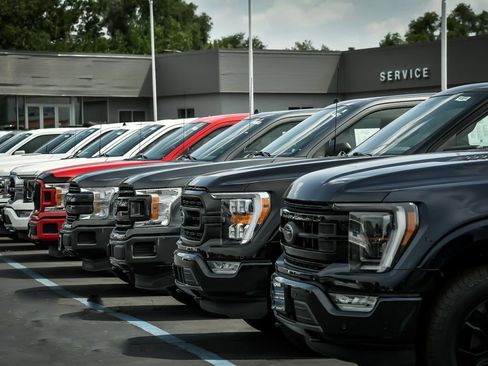 Used 2025 Chevrolet Colorado Trail Boss image 16