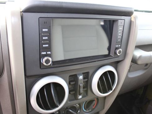 Used 2008 Jeep Wrangler Unlimited Sahara AWD/4WD image 15