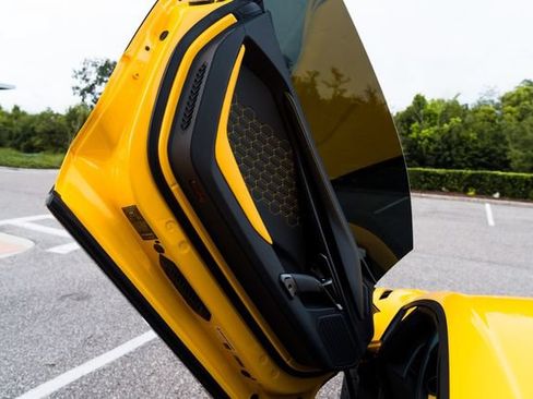 Used 2025 Lamborghini Revuelto AWD/4WD image 26