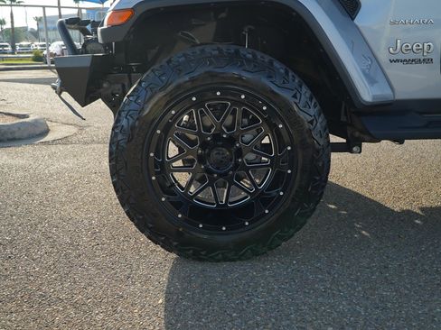 Used 2019 Jeep Wrangler Unlimited Sahara w/ Safety Group image 12