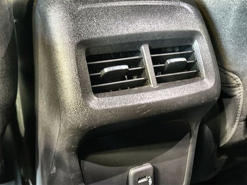 Used 2024 GMC Terrain SLE image 27