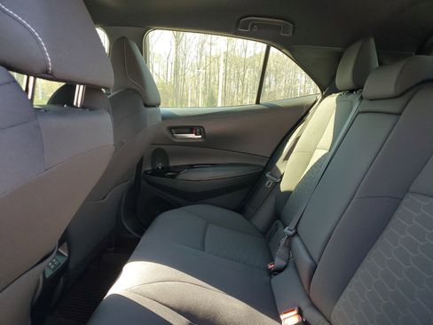 Used 2025 Toyota Corolla SE w/ SE Package image 11