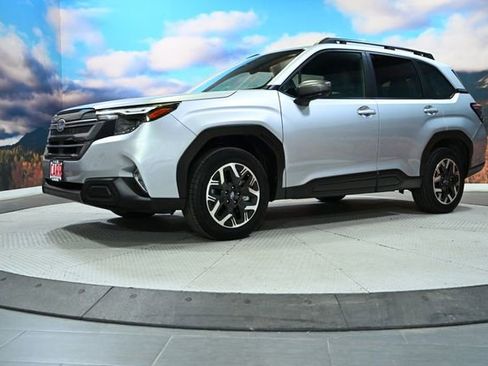 Used 2025 Subaru Forester Premium AWD/4WD image 4