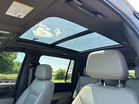 Used 2021 Chevrolet Suburban LT w/ LT Signature Package RWD image 31