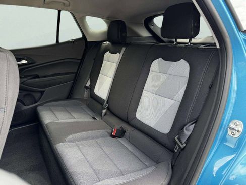 Used 2025 Chevrolet Trax LS w/ LS Convenience Package image 35