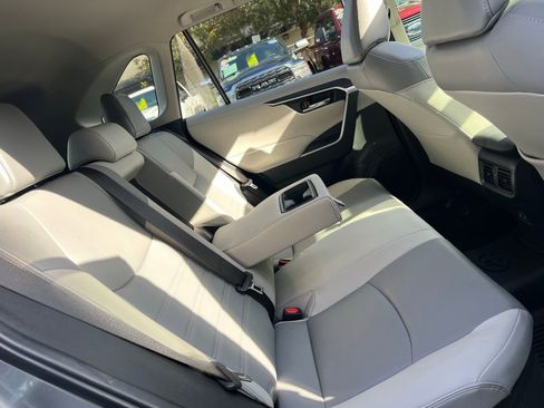 Used 2022 Toyota RAV4 XLE Premium image 48