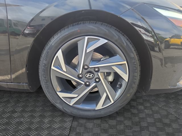 Used 2024 Hyundai Elantra SEL w/ Convenience Package FWD image 39