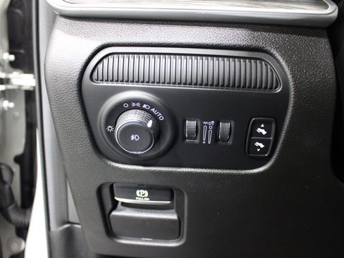 Used 2022 Jeep Wagoneer Series III AWD/4WD image 9