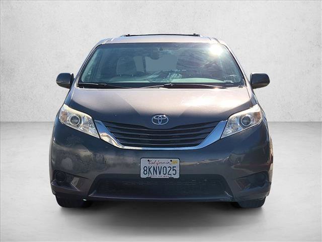Used 2017 Toyota Sienna LE FWD image 2