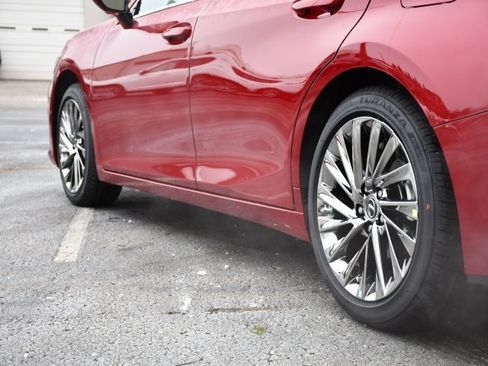 New 2025 Lexus ES 350 Luxury image 9