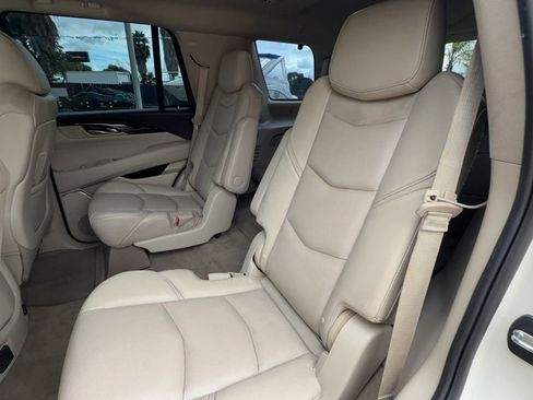 Used 2015 Cadillac Escalade Luxury image 42