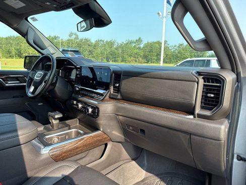 Used 2024 GMC Sierra 1500 Elevation w/ Elevation Premium Package AWD/4WD image 11