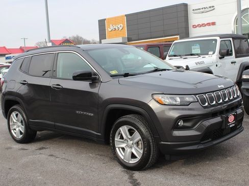 Used 2022 Jeep Compass Latitude w/ Sun and Sound Group image 1