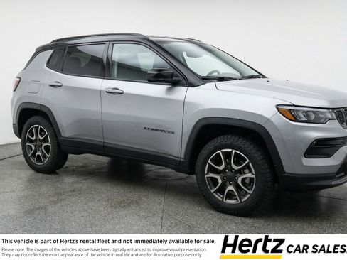 Used 2025 Jeep Compass Trailhawk AWD/4WD image 1
