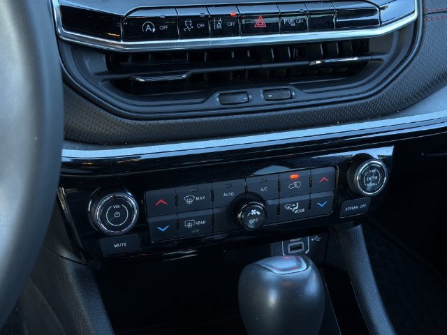 Used 2025 Jeep Compass Trailhawk AWD/4WD image 13