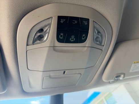 Used 2023 Chrysler Pacifica Touring-L FWD image 19