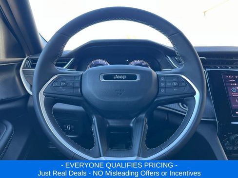 New 2025 Jeep Grand Cherokee L Laredo image 11