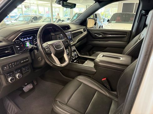 Used 2021 GMC Yukon Denali w/ Denali Premium Package image 10