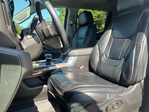 Used 2022 Chevrolet Silverado 1500 LT w/ Z71 Off-Road Package AWD/4WD image 8