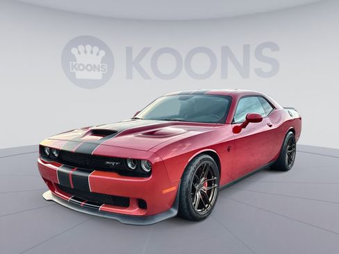 Used 2016 Dodge Challenger SRT Hellcat image 1