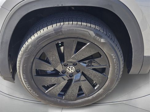 Certified 2025 Volkswagen Atlas SE w/ Panoramic Sunroof Package image 9