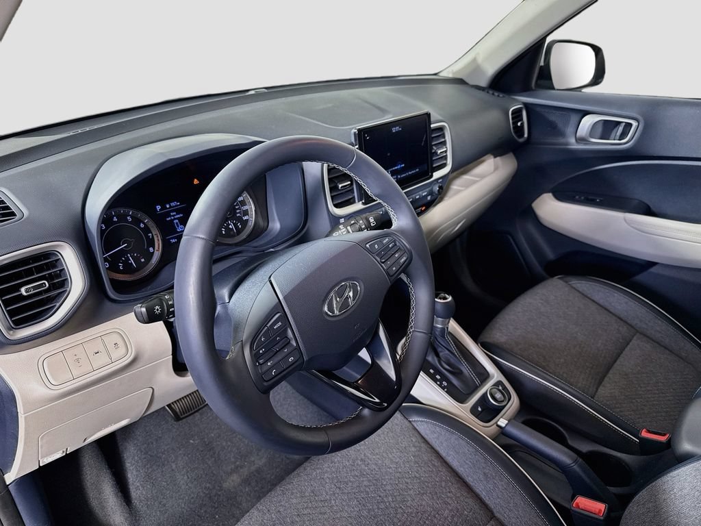 Used 2022 Hyundai Venue Limited FWD image 18