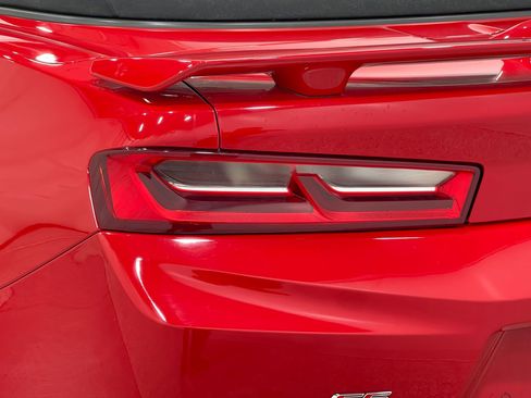 Used 2018 Chevrolet Camaro SS RWD image 31
