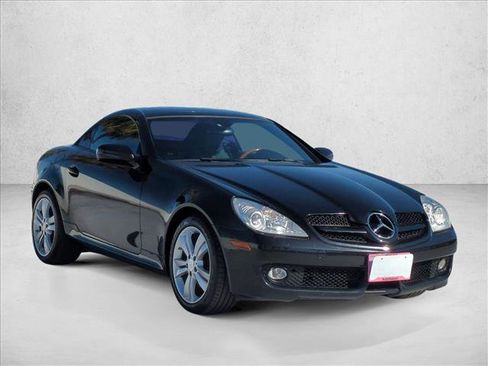 Used 2010 Mercedes-Benz SLK 300 image 3