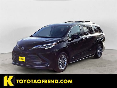 Certified 2021 Toyota Sienna Platinum image 1
