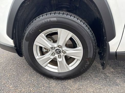 Used 2019 Toyota RAV4 XLE w/ Carpet Mat Package AWD/4WD image 23