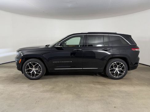Used 2023 Jeep Grand Cherokee Summit AWD/4WD image 11