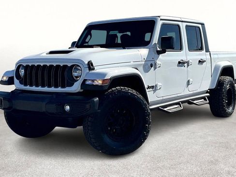 New 2025 Jeep Gladiator Sport image 2