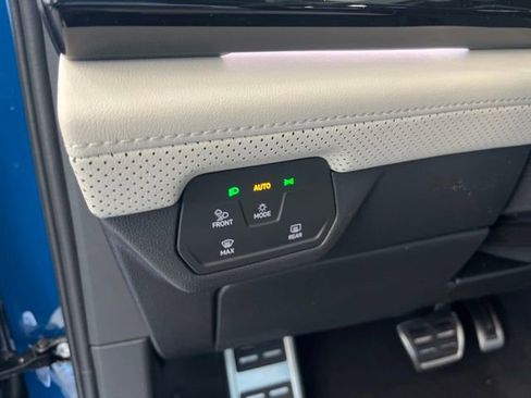 New 2025 Volkswagen Atlas Cross Sport SEL Premium R-Line image 31